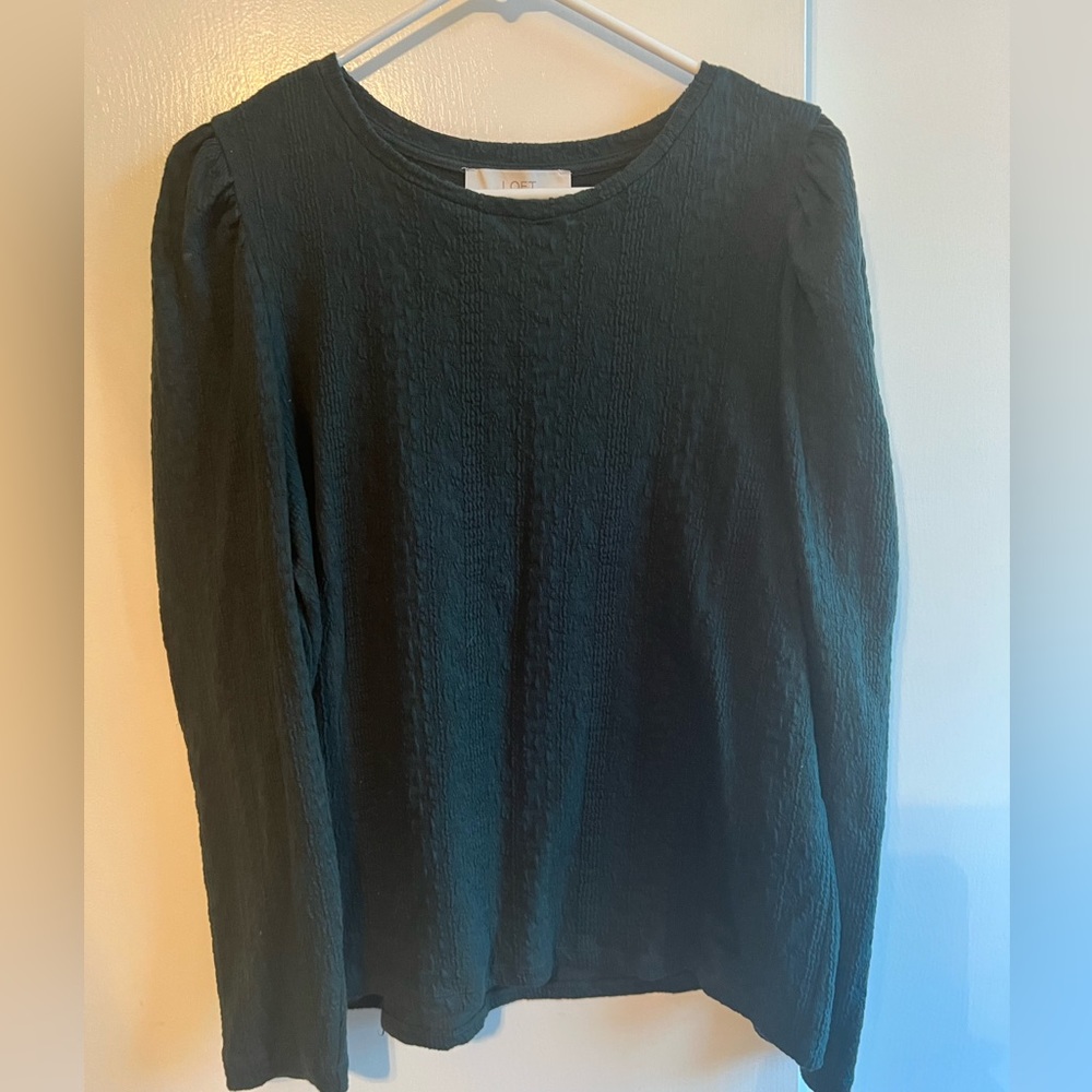 Long sleeve top.